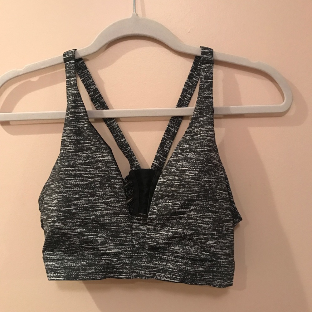 Victoria's Secret padded sports bra size M - NWT